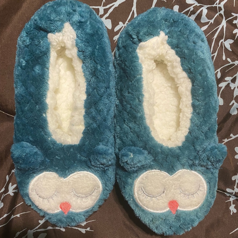 BNWOT OWL SLIPPERS SIZE 6-7